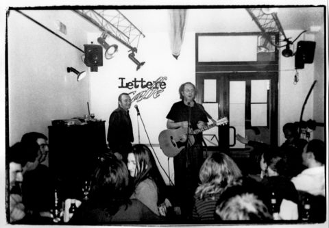 Con Francesco De Gregori al Lettere Caffè – 2002